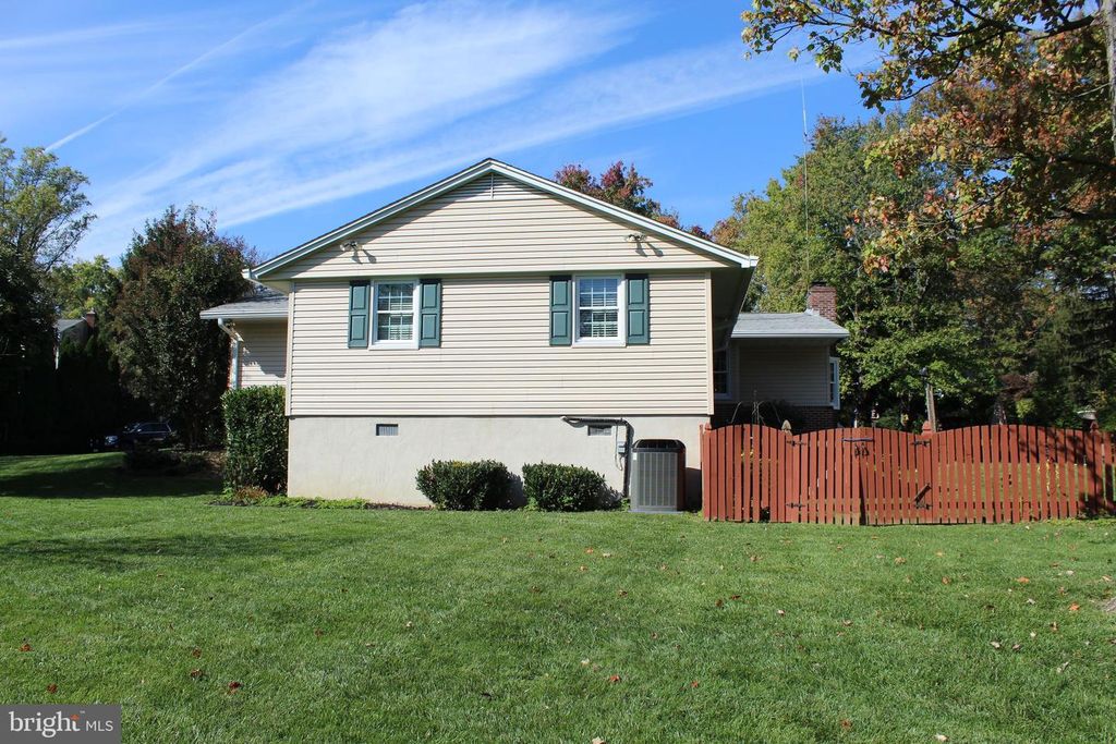 Image 38 of property listing at 424 TALBOTT AVE, Lutherville Timonium, MD 21093