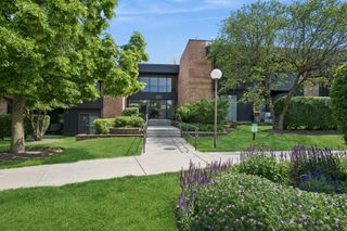 1325 N Sterling Avenue 112, Palatine, IL 60067