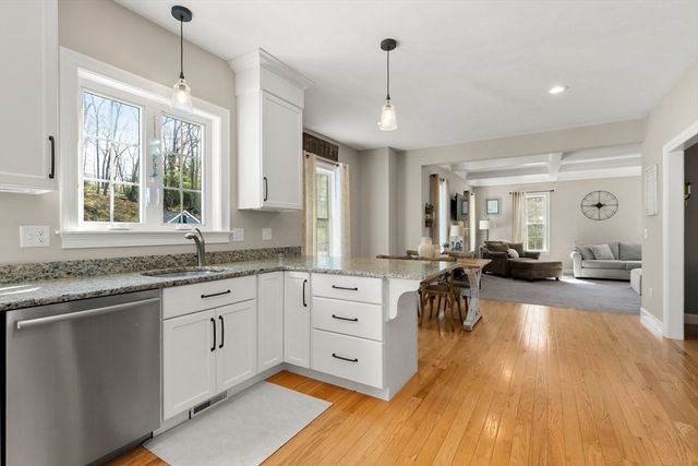 9 Jewell Xing, Mendon, MA 01756