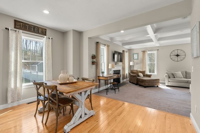 9 Jewell Xing, Mendon, MA 01756