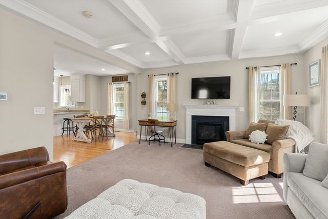 9 Jewell Xing, Mendon, MA 01756