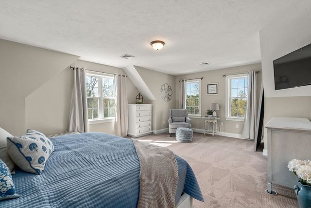 9 Jewell Xing, Mendon, MA 01756
