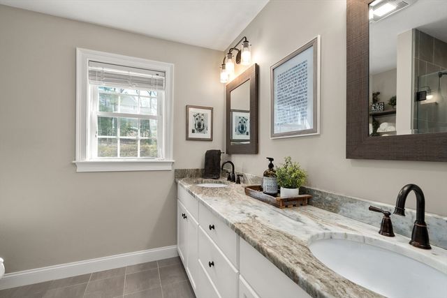 9 Jewell Xing, Mendon, MA 01756