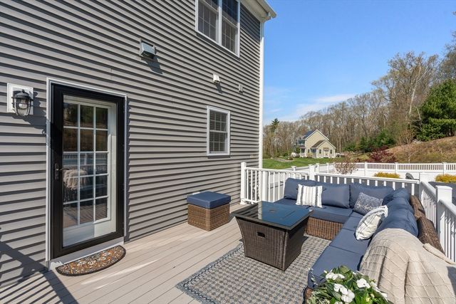 9 Jewell Xing, Mendon, MA 01756