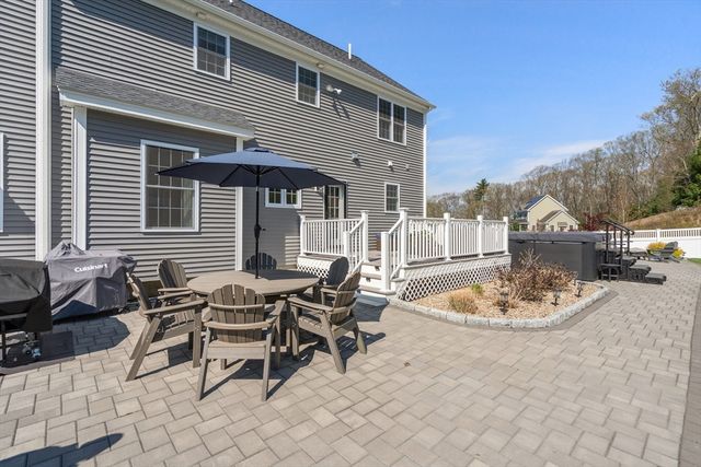 9 Jewell Xing, Mendon, MA 01756