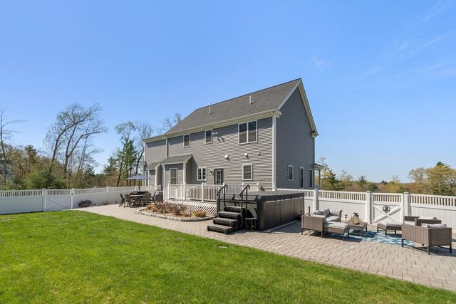 9 Jewell Xing, Mendon, MA 01756