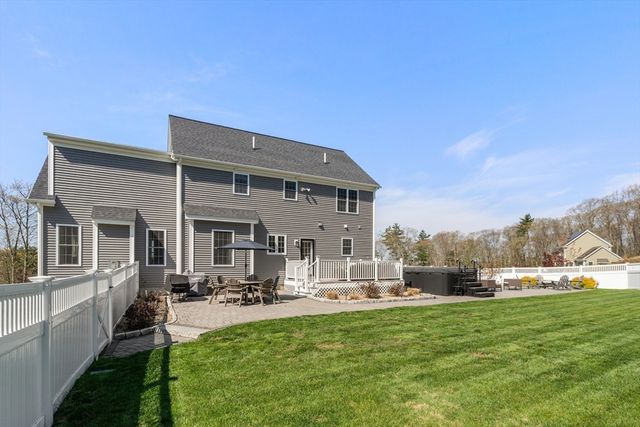 9 Jewell Xing, Mendon, MA 01756