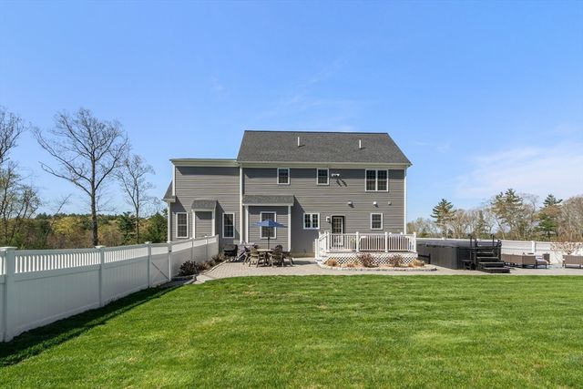 9 Jewell Xing, Mendon, MA 01756