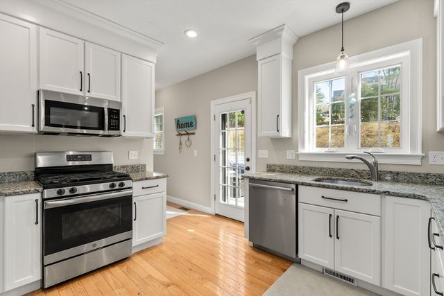 9 Jewell Xing, Mendon, MA 01756