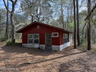 201 / 199 SWAN LAKE Drive, Melrose, FL 32666