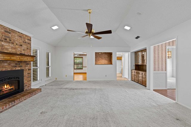 811 Pinegrove Lane, Longview, TX 75604