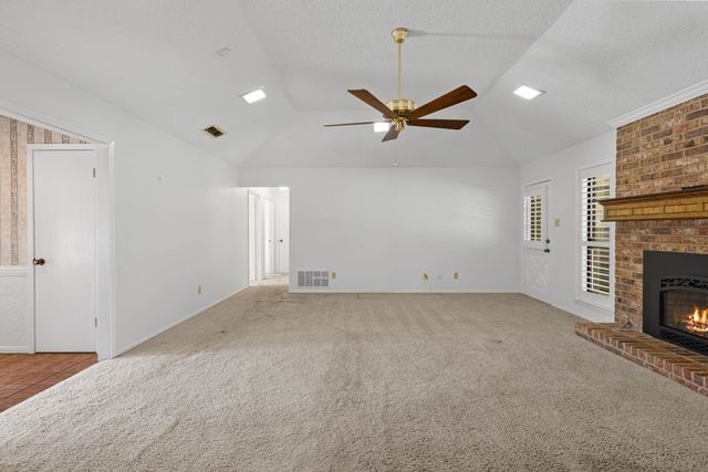 811 Pinegrove Lane, Longview, TX 75604