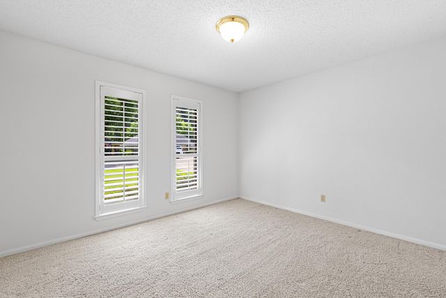 811 Pinegrove Lane, Longview, TX 75604