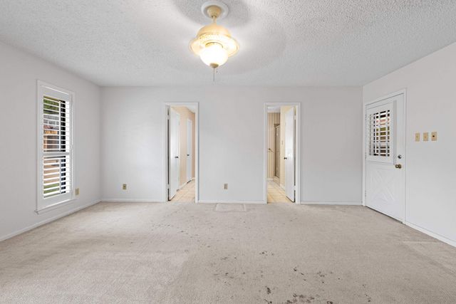 811 Pinegrove Lane, Longview, TX 75604