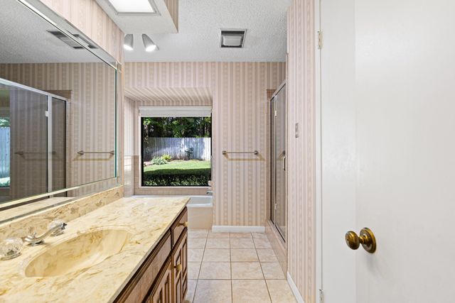 811 Pinegrove Lane, Longview, TX 75604