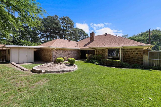 811 Pinegrove Lane, Longview, TX 75604
