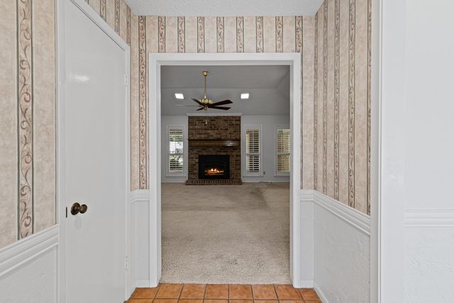 811 Pinegrove Lane, Longview, TX 75604