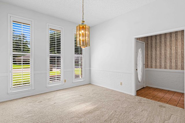 811 Pinegrove Lane, Longview, TX 75604