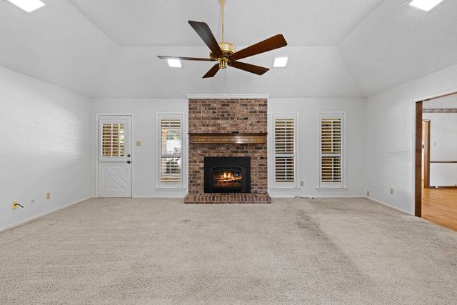 811 Pinegrove Lane, Longview, TX 75604