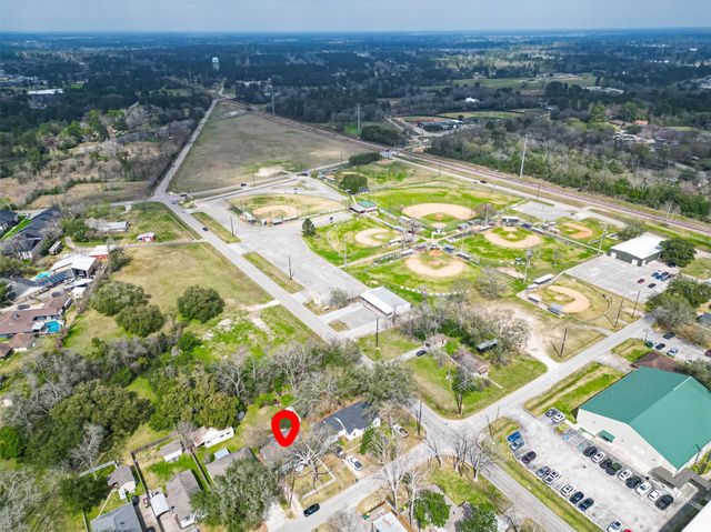 302 Epps Street, Tomball, TX 77375