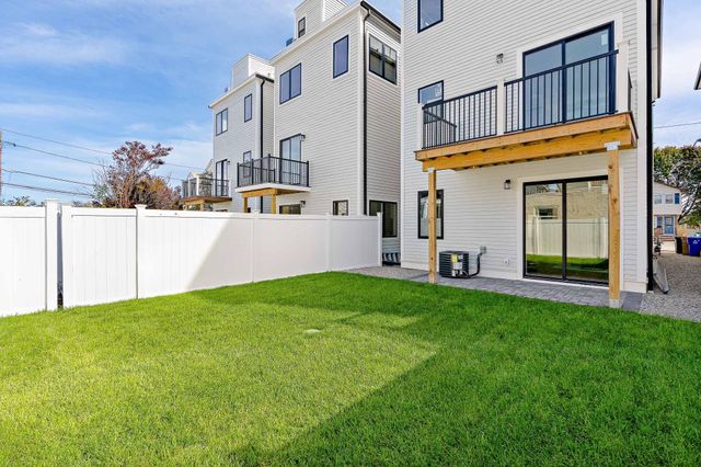 28A Swan Avenue 1, Boston, MA 02128
