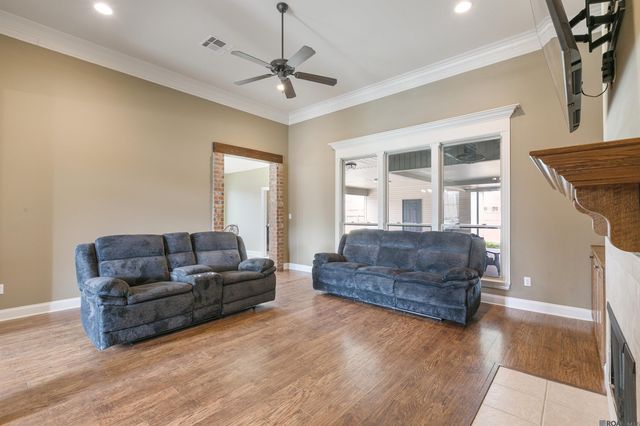 10139 Autumn Ct, Denham Springs, LA 70726