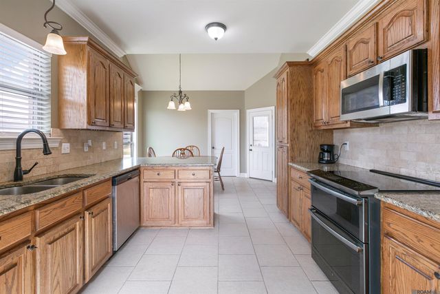 10139 Autumn Ct, Denham Springs, LA 70726