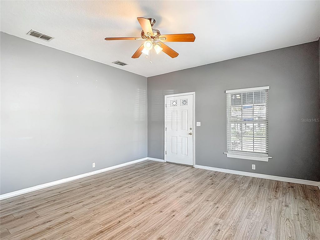Image 12 of property listing at 3002 W ARCH STREET, Tampa, FL 33607