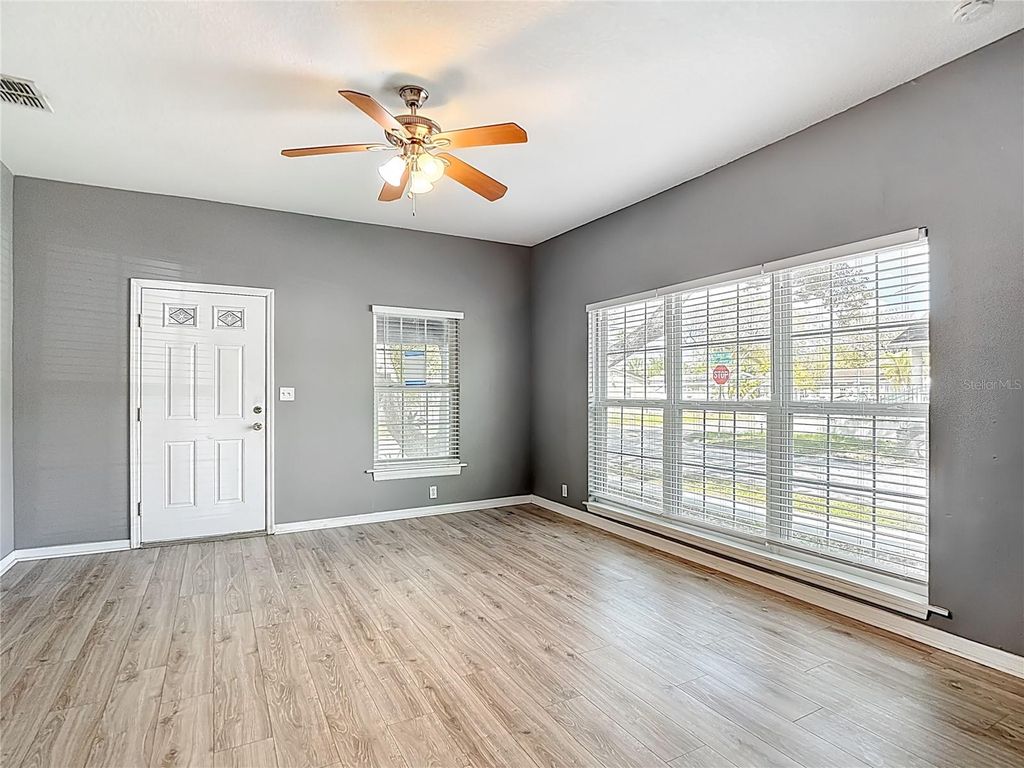 Image 13 of property listing at 3002 W ARCH STREET, Tampa, FL 33607