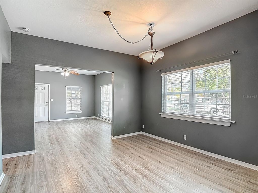 Image 17 of property listing at 3002 W ARCH STREET, Tampa, FL 33607