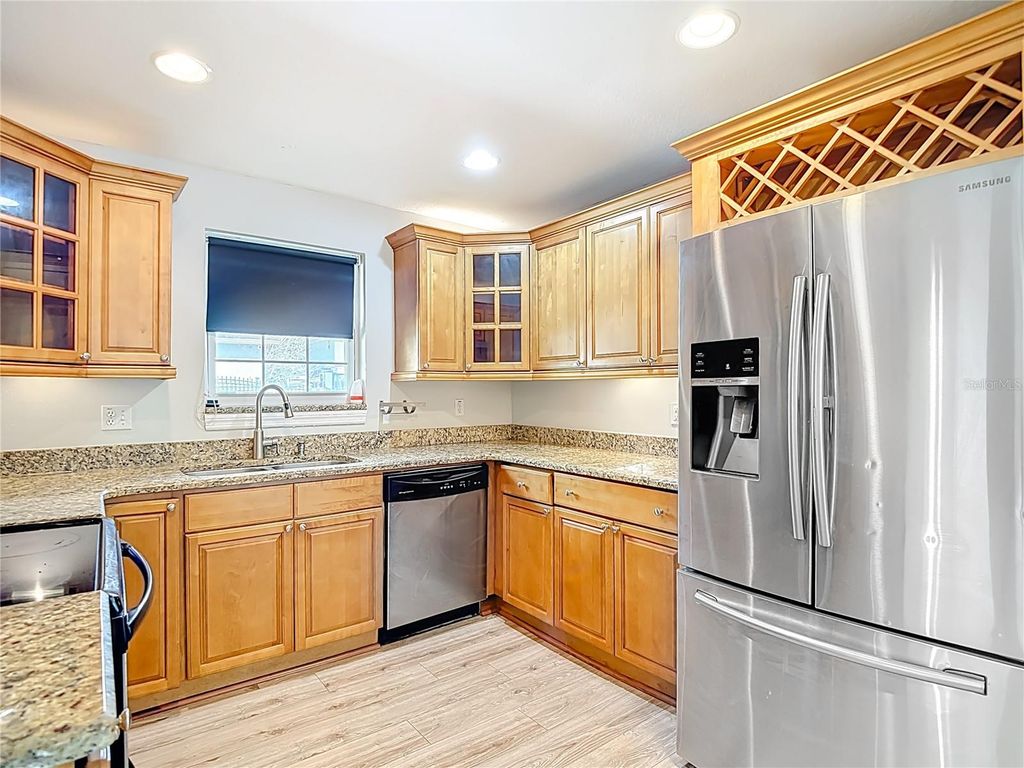 Image 18 of property listing at 3002 W ARCH STREET, Tampa, FL 33607