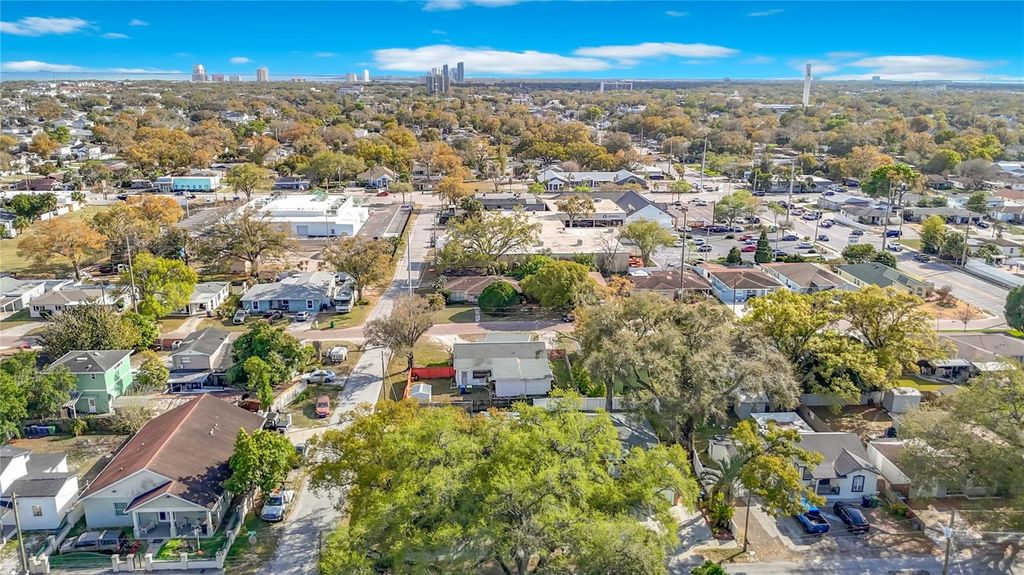 Image 3 of property listing at 3002 W ARCH STREET, Tampa, FL 33607
