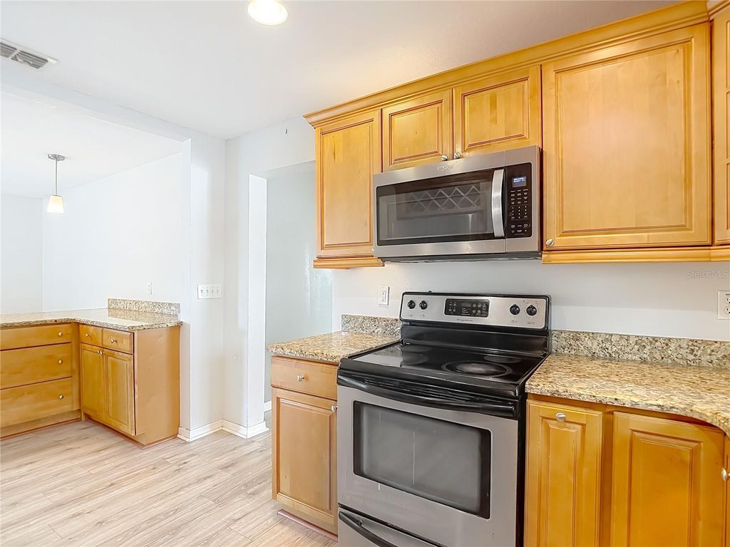 Image 21 of property listing at 3002 W ARCH STREET, Tampa, FL 33607
