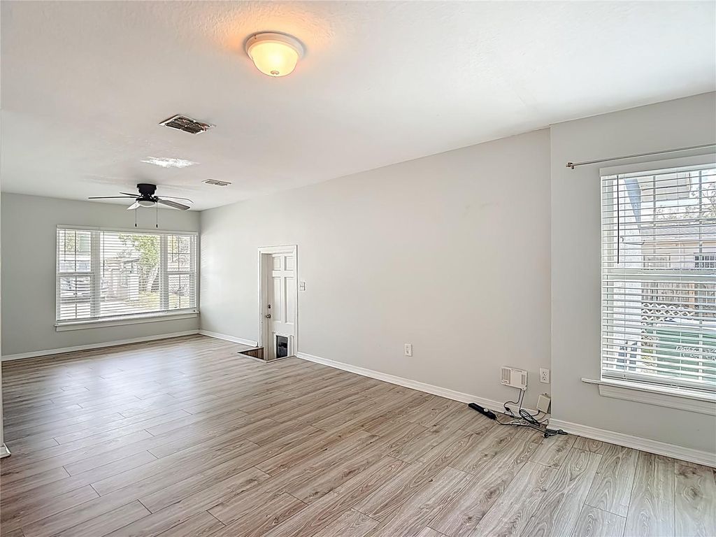 Image 26 of property listing at 3002 W ARCH STREET, Tampa, FL 33607