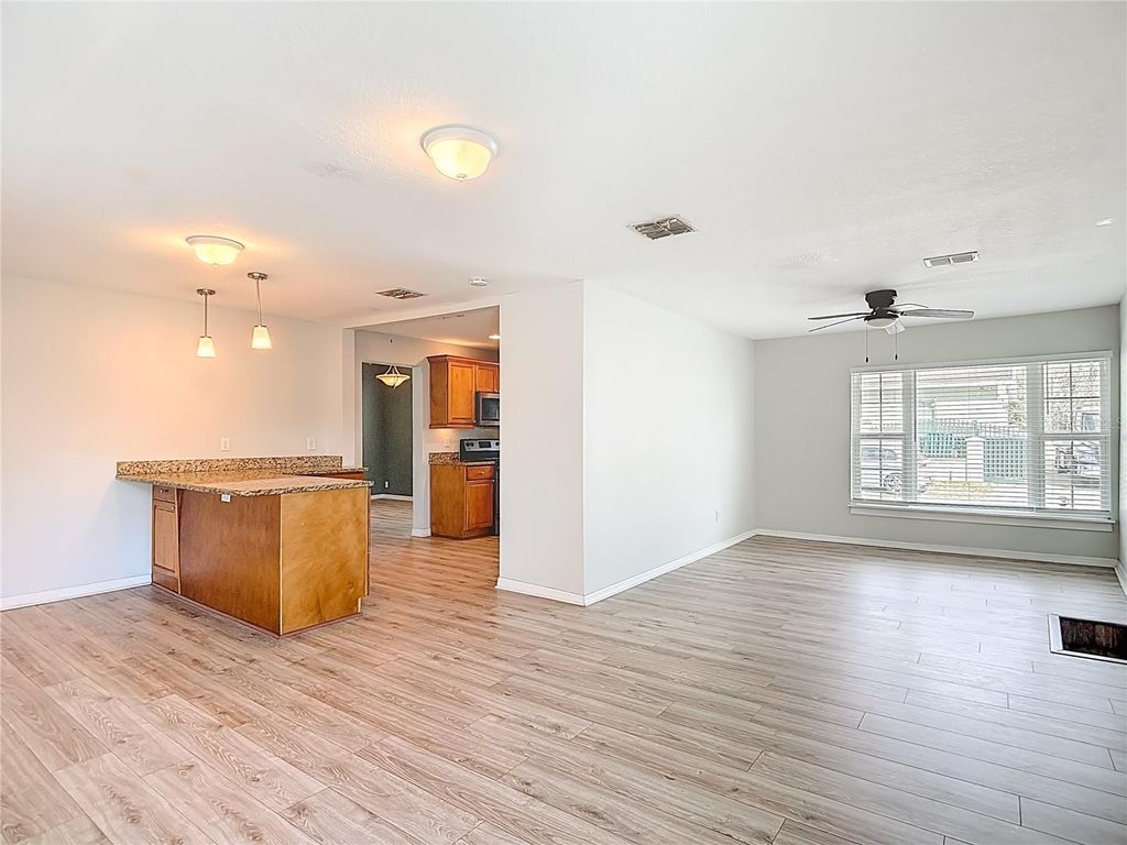 Image 27 of property listing at 3002 W ARCH STREET, Tampa, FL 33607