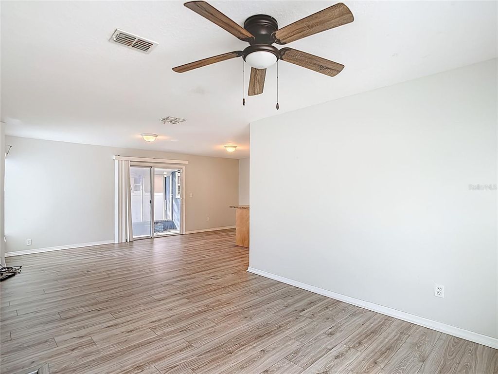 Image 28 of property listing at 3002 W ARCH STREET, Tampa, FL 33607