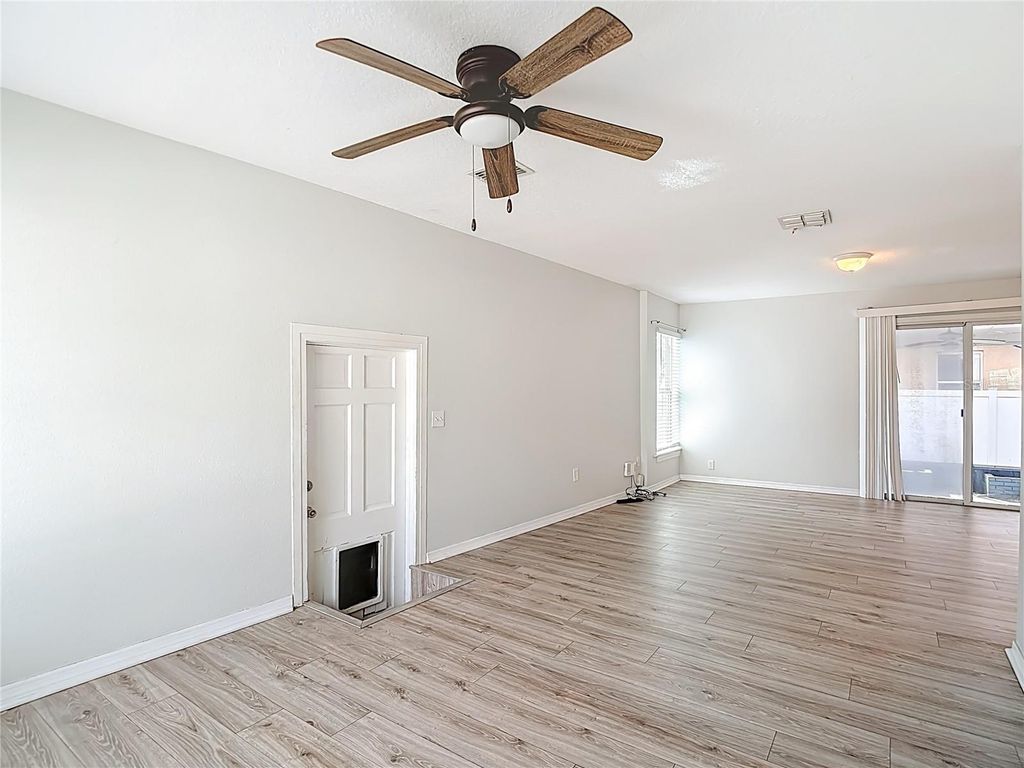 Image 29 of property listing at 3002 W ARCH STREET, Tampa, FL 33607