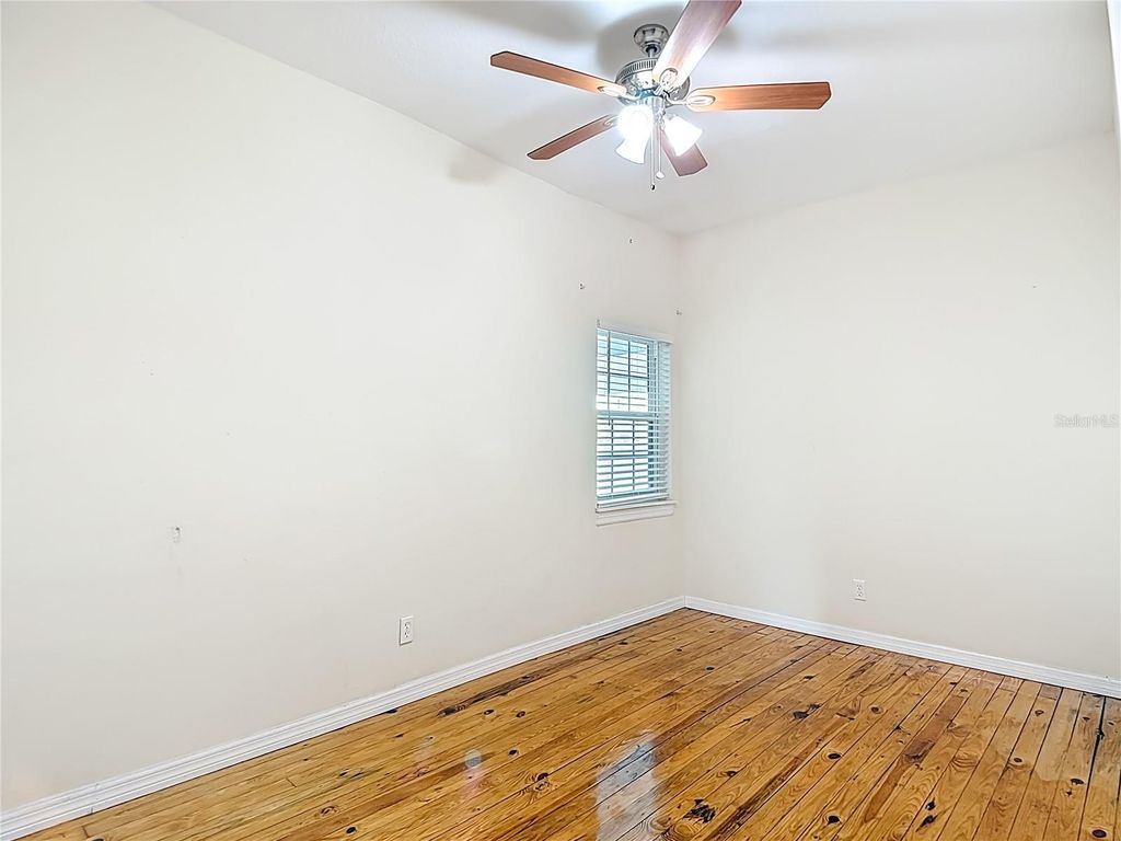 Image 30 of property listing at 3002 W ARCH STREET, Tampa, FL 33607