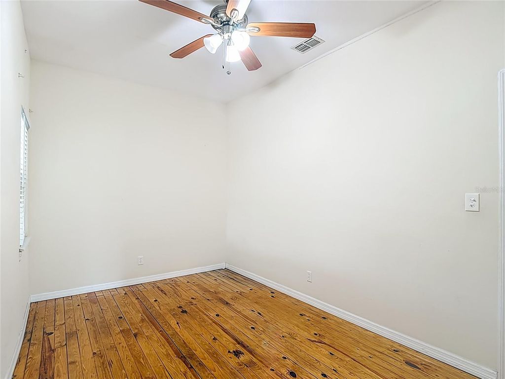 Image 31 of property listing at 3002 W ARCH STREET, Tampa, FL 33607