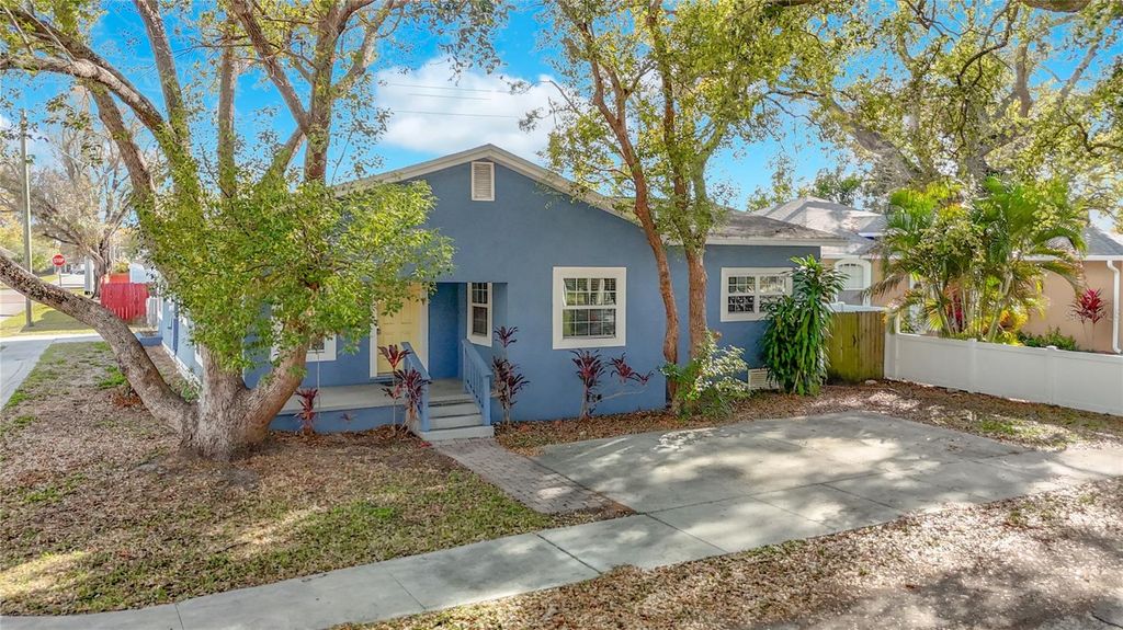 Image 5 of property listing at 3002 W ARCH STREET, Tampa, FL 33607