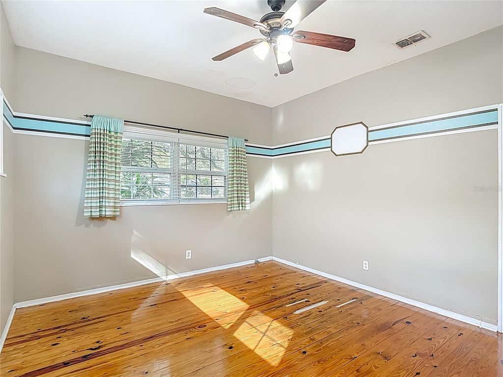 Image 41 of property listing at 3002 W ARCH STREET, Tampa, FL 33607