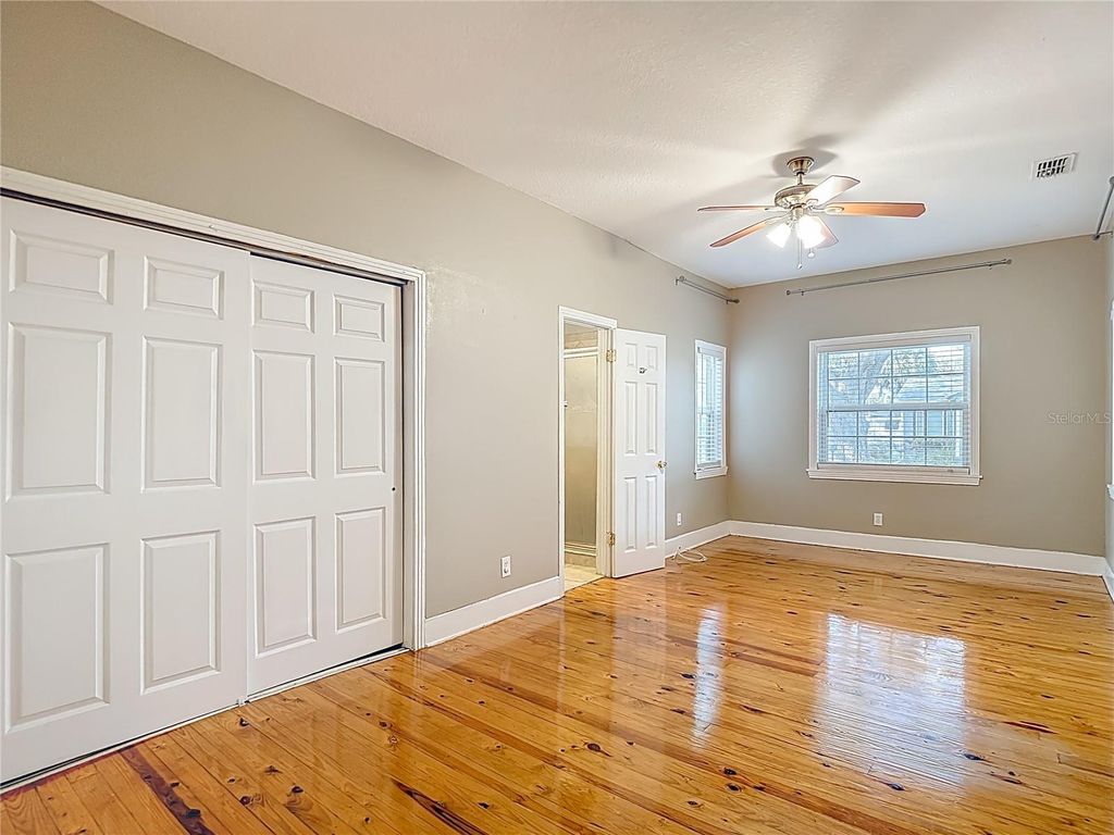 Image 44 of property listing at 3002 W ARCH STREET, Tampa, FL 33607