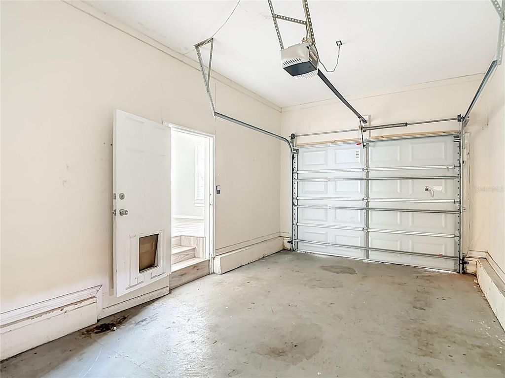 Image 52 of property listing at 3002 W ARCH STREET, Tampa, FL 33607