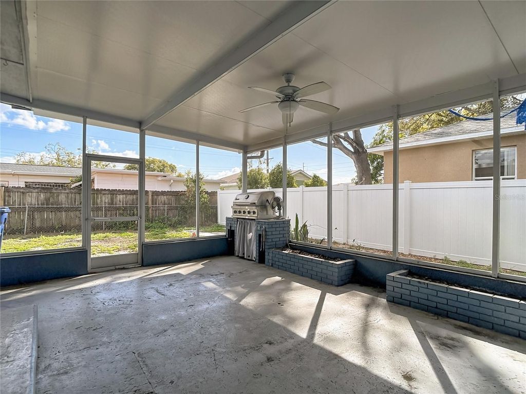Image 53 of property listing at 3002 W ARCH STREET, Tampa, FL 33607