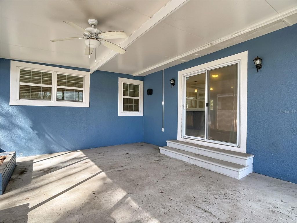 Image 55 of property listing at 3002 W ARCH STREET, Tampa, FL 33607