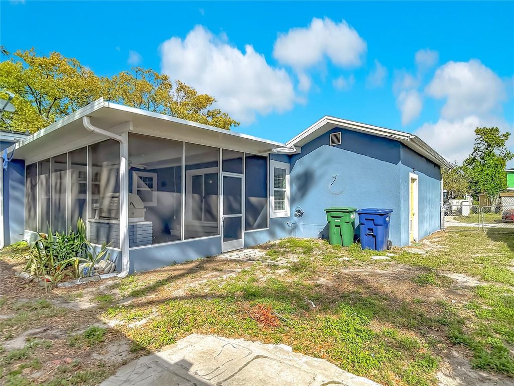 Image 59 of property listing at 3002 W ARCH STREET, Tampa, FL 33607