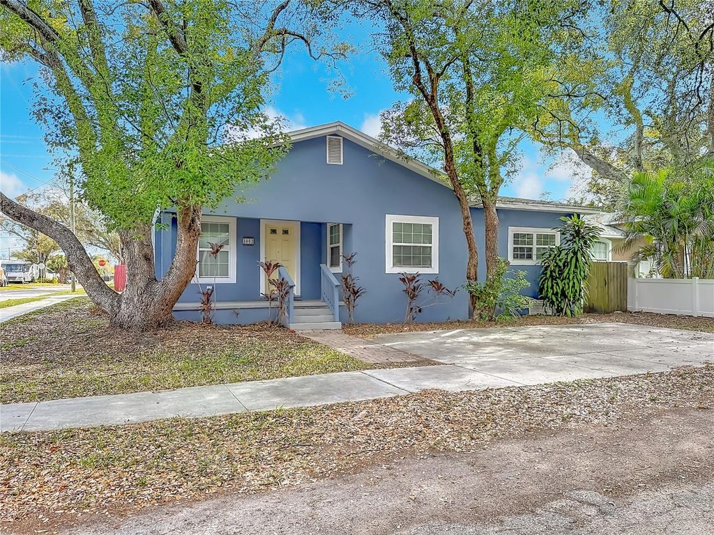 Image 8 of property listing at 3002 W ARCH STREET, Tampa, FL 33607