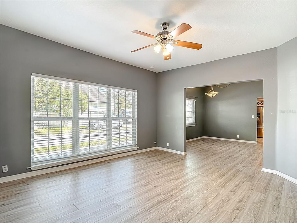 Image 10 of property listing at 3002 W ARCH STREET, Tampa, FL 33607