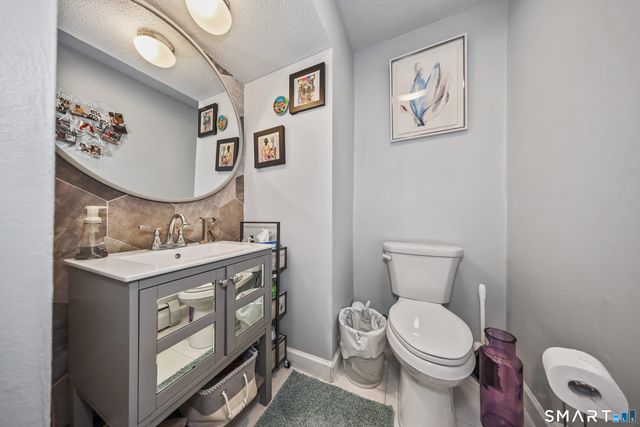 228 Oakville Avenue D, Waterbury, CT 06708