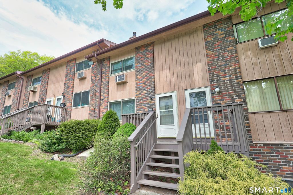 228 Oakville Avenue D, Waterbury, CT 06708